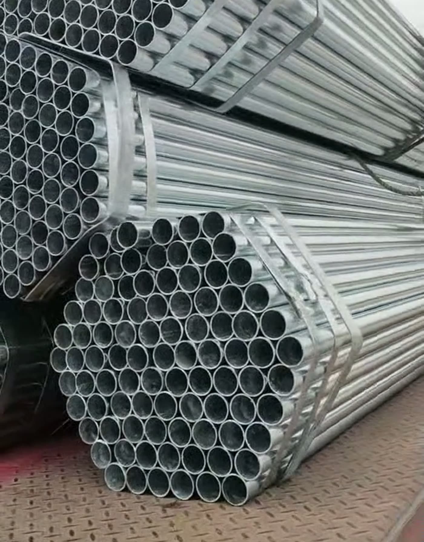 Pre-galvanized round steel pipe stacked in bundles with square-cut ends