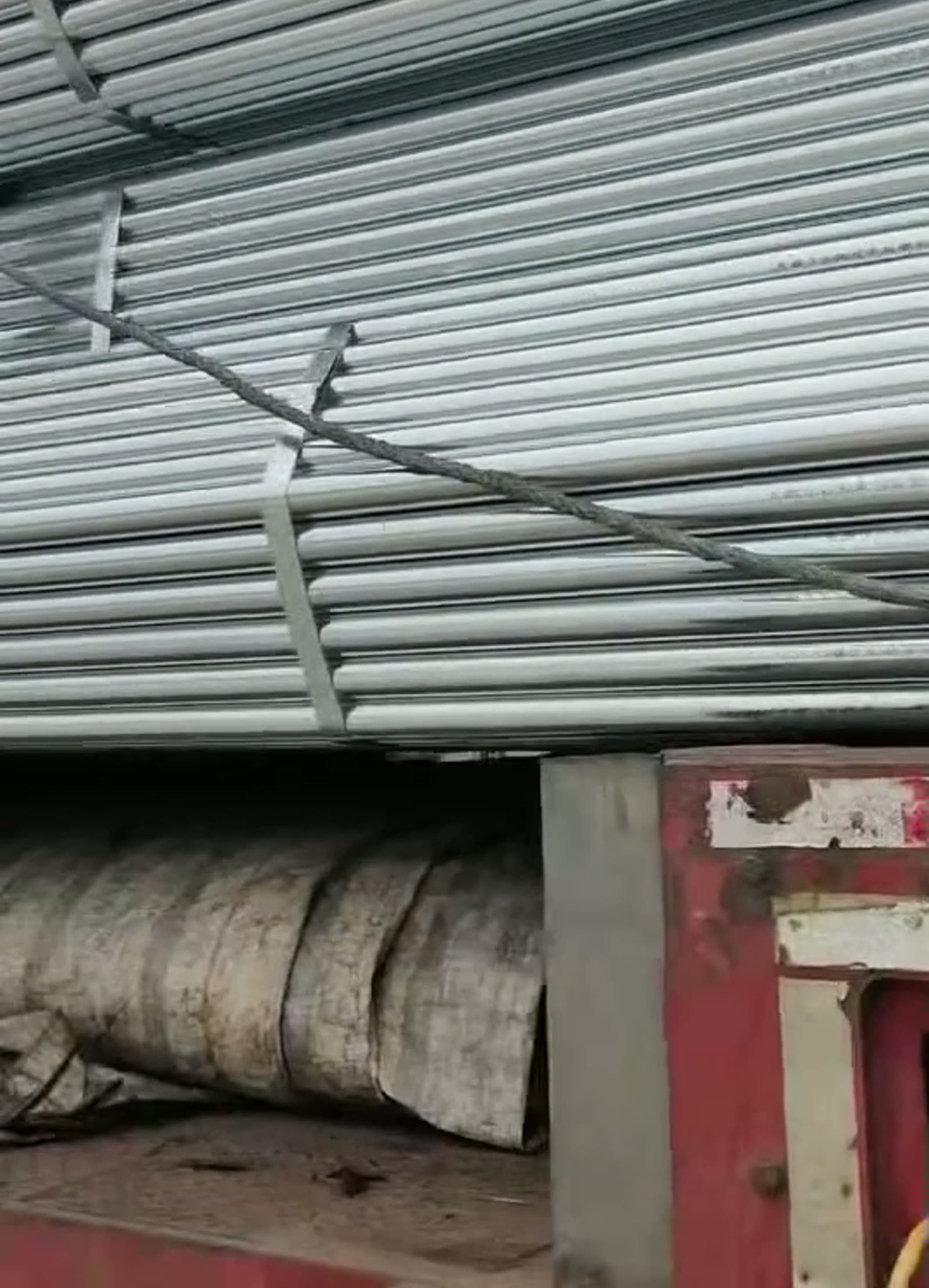 Bundles of hot-dip galvanized steel pipe with protective end caps